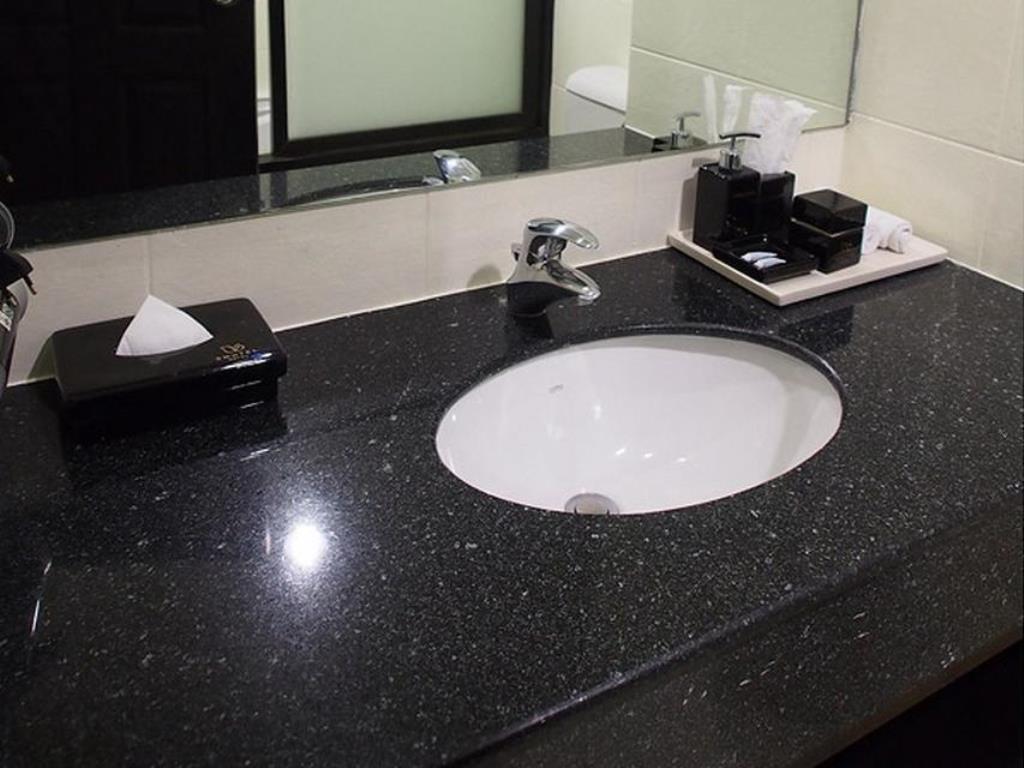 Swutel Hotel Bangkok Eksteriør bilde